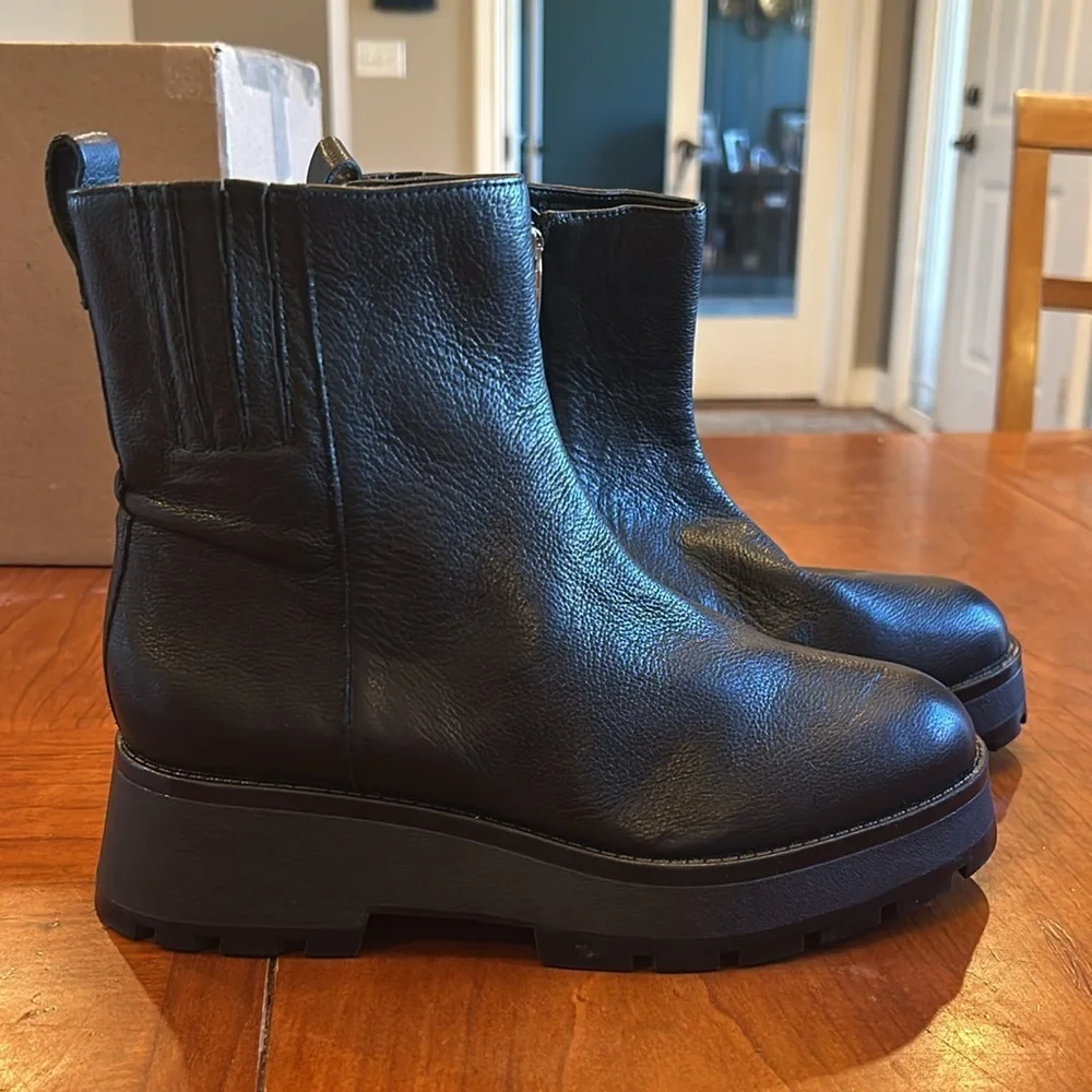 Vince Camuto Women's Neframes Zipper black Block Heel Ankle Boots Size 8.5 NWOT